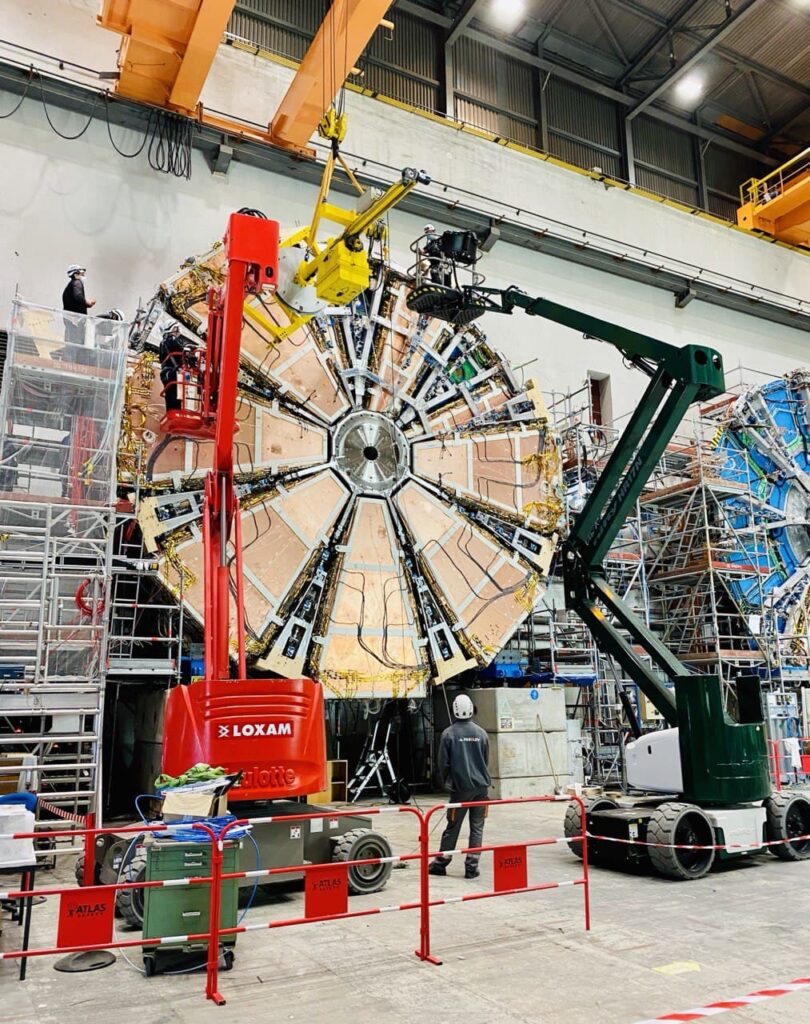 Российские ученые тестируют новые детекторы поиска сверхтяжелых частиц на Большом Адронном Коллайдере