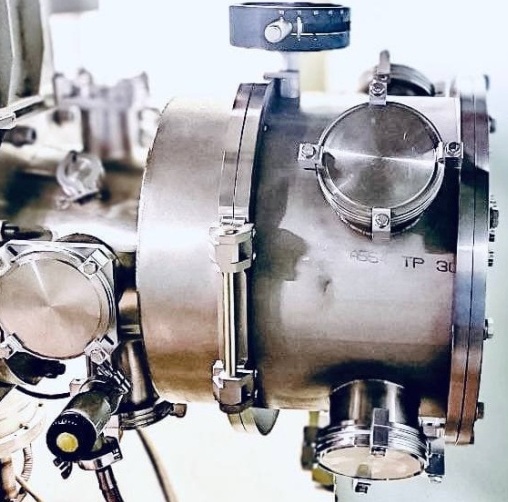 На циклотроне У-400 в Дубне изучают воздействие тяжелых ионов на электронику