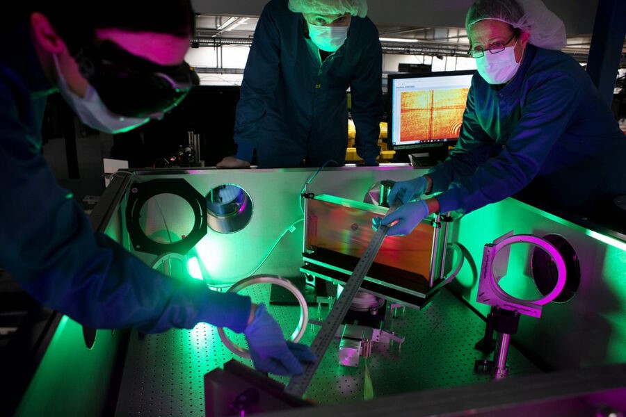 В США запустили лазерную установку ZEUS мощностью квадриллионы ватт