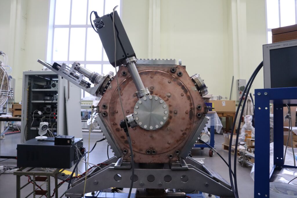 Изготовлен высокочастотный резонатор, отвечающий за ускорение электронов в бустере СКИФ